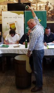 Samuel Pérez Presa Escanciando